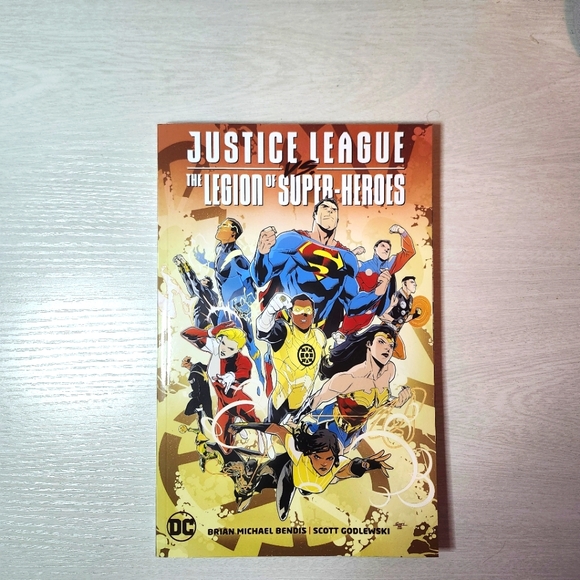 Justice League Vs The Legion of Super-Heroes (Grapic Novel) - Picture 1 of 3